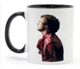 kubek-bialy-czarne-dno-m2p-harry-styles-05