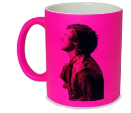kubek-neon-rozowy-prezent-m2p-harry-styles-05