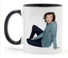 kubek-bialy-czarne-dno-m2p-harry-styles-13