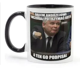 kubek-bialy-czarne-dno-m2p-kaczynski-03