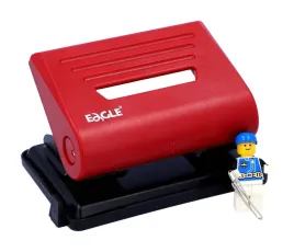 dziurkacz-biurowy-eagle-837-25-kartek-czerwony