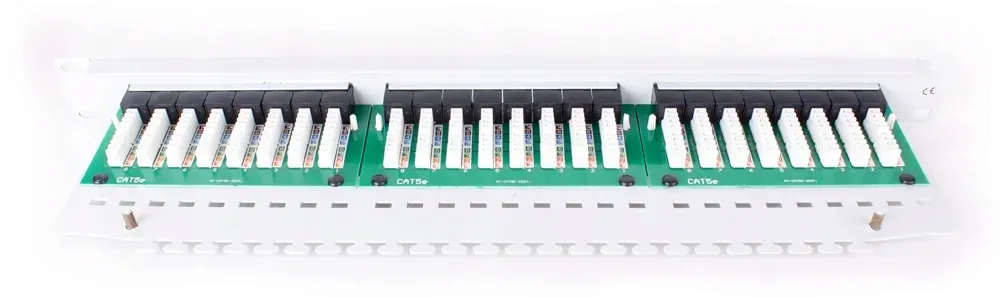 patch-panel-utp-cat-5e-24-porty-szary-bialy