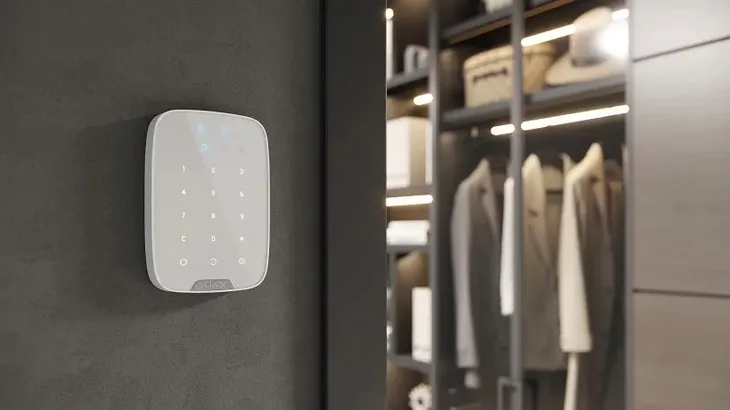 keypad-plus-w-bezprzewodowy-manipulator-bialy-ajax-typ-alarmu-brak-informacji