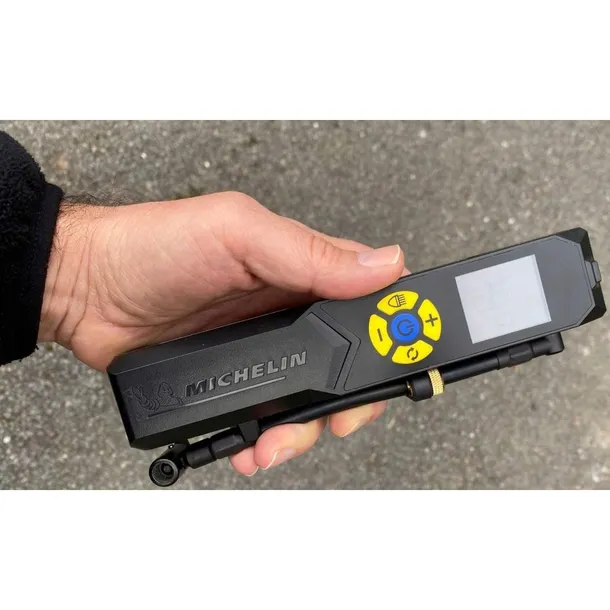 kompresor-rowerowy-samochodowy-pompka-sprezarka-powerbank-usb-michelin-marka-michelin-stan-nowy