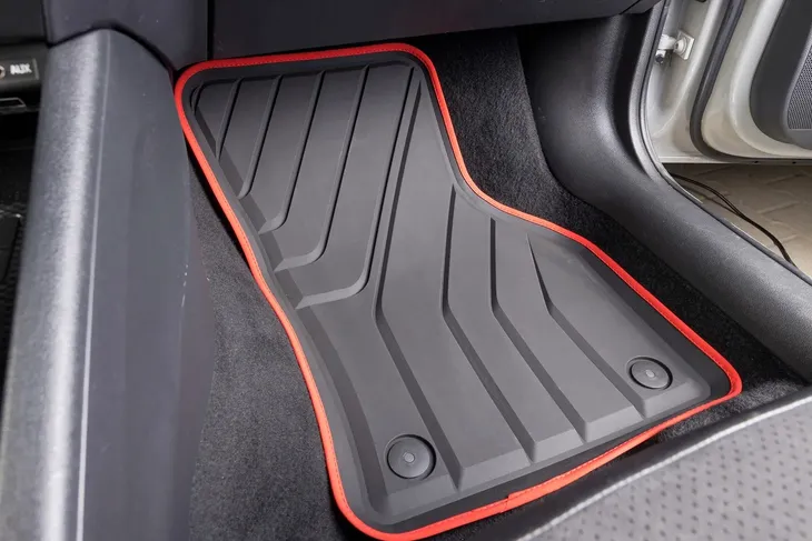 vw-polo-vi-2017-korytka-do-auta-waga-z-opakowaniem-2-6-kg