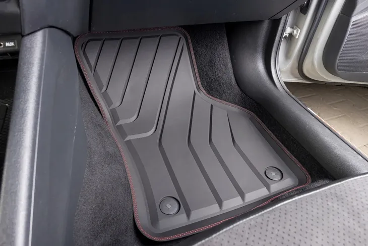 seat-arona-2017-korytka-do-auta-waga-z-opakowaniem-2-6-kg