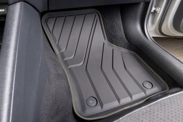 vw-polo-vi-2017-korytka-do-auta-waga-z-opakowaniem-2-6-kg