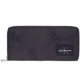 calvin-klein-portfel-damski-puffy-zip-czarny