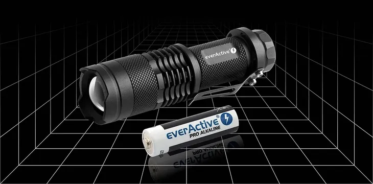 latarka-led-180lm-everactive-fl-180-mocna-3w-aa-cechy-dodatkowe-klips-do-mocowania-uchwyt-wodoodpornosc
