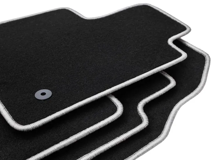 dywaniki-samochodowe-silver-do-audi-a2-hatchback-2000-2005-stan-nowy-liczba-elementow-komplety