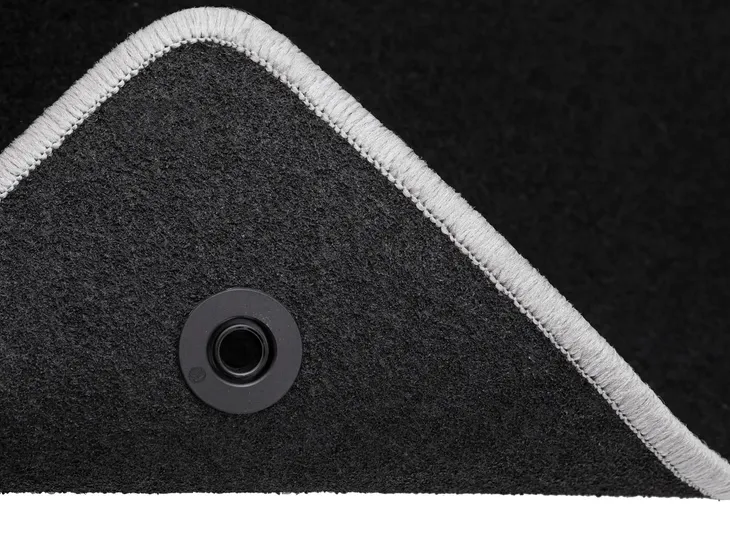 dywaniki-samochodowe-silver-do-bmw-1-e87-hatchback-2004-2011-stan-nowy-liczba-elementow-komplety