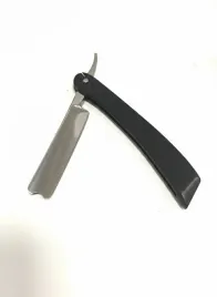 brzytwa-do-strzyzenia-i-usuwania-wlosow-czarne-drewno