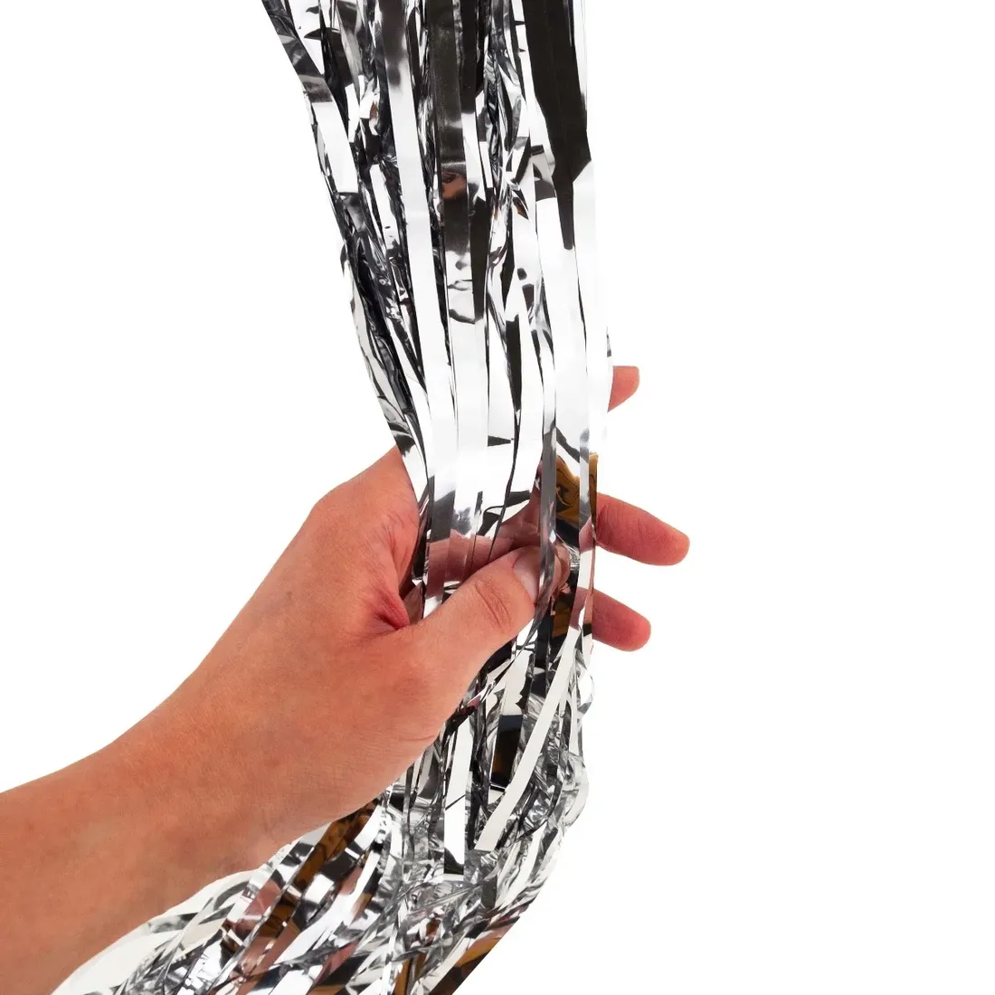 kurtyna-foliowa-srebrna-dekoracyjna-urodziny-slub