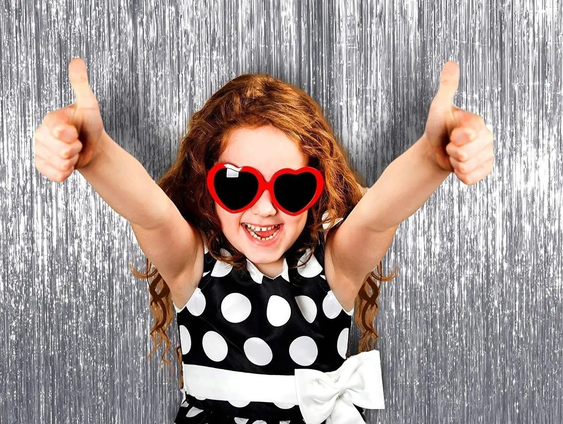 kurtyna-foliowa-srebrna-dekoracyjna-urodziny-slub