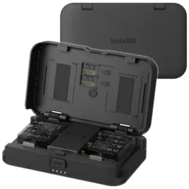 przenosne-etui-ladujace-z-funkcja-ladowania-baterii-insta360-charging-case