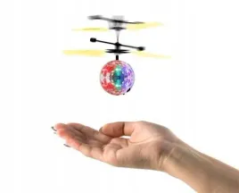 latajaca-dyskotekowa-kula-led-dron-helikopter