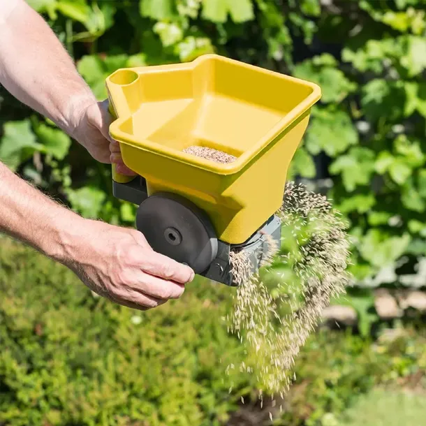 siewnik-reczny-regulacja-ogrodowy-do-siania-trawy-rozsiewacz-nawozu-nasion-marka-gotel