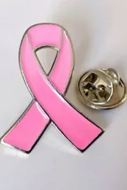 rozowa-wstazka-metalowy-pins-broszka-przypinka-akcja-na-dzien-kobiet