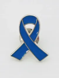 niebieska-wstazka-kokardka-metalowy-pins-broszka-przypinka-movember