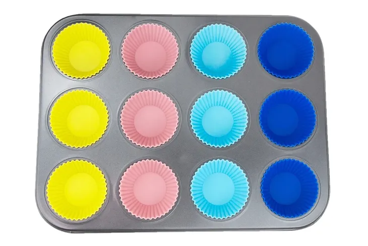 blacha-muffinki-12-silikonowych-foremek-babeczki-material-silikon