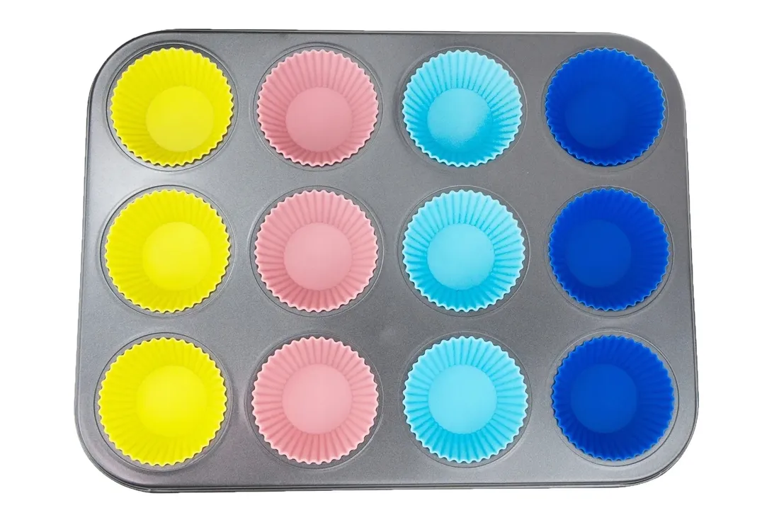 blacha-muffinki-12-silikonowych-foremek-babeczki