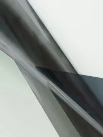 folia-lustrzana-ochronna-na-szybe-czarna-105x200cm-chroni-przed-sloncem-uv