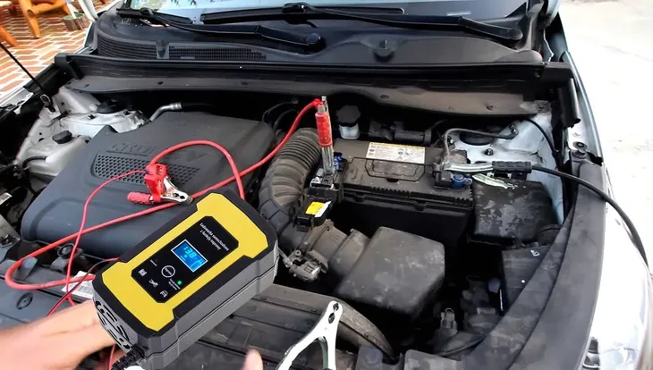 prostownik-samochodowy-do-akumulatorow-12v-6a-model-prostownik-do-akumulatorow