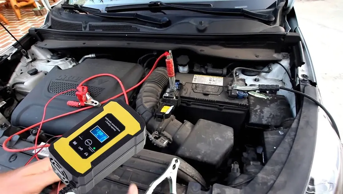 prostownik-samochodowy-do-akumulatorow-12v-6a