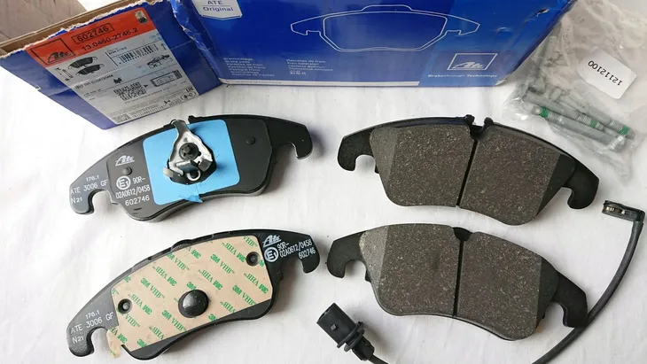 ate-13-0460-2746-2-klocki-ham-audi-waga-produktu-1-kg
