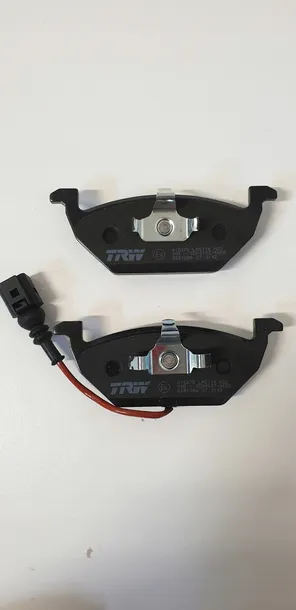 trw-gdb-1386-klocki-ham-przod-stan-nowy-producent-czesci-trw