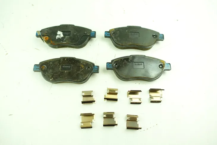 klocki-ham-przod-opel-corsa-d-13-06-strona-zabudowy-przod
