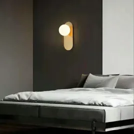 kinkiet-scienny-zloty-szklany-lampa-scienna-zlota-kula-mleczna