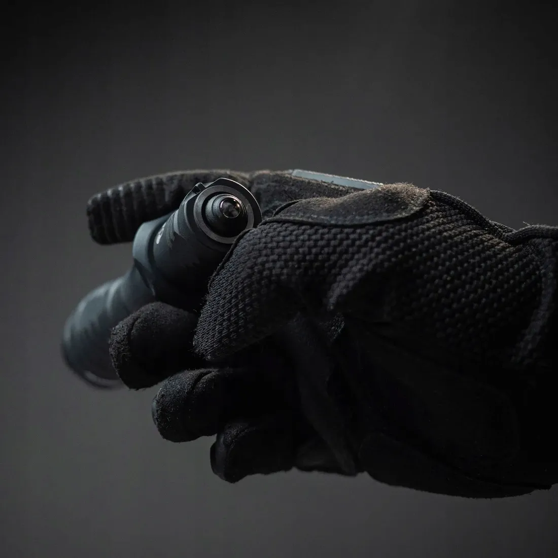 latarka-armytek-dobermann-pro-magnet-usb-cree-warm-stan-nowy