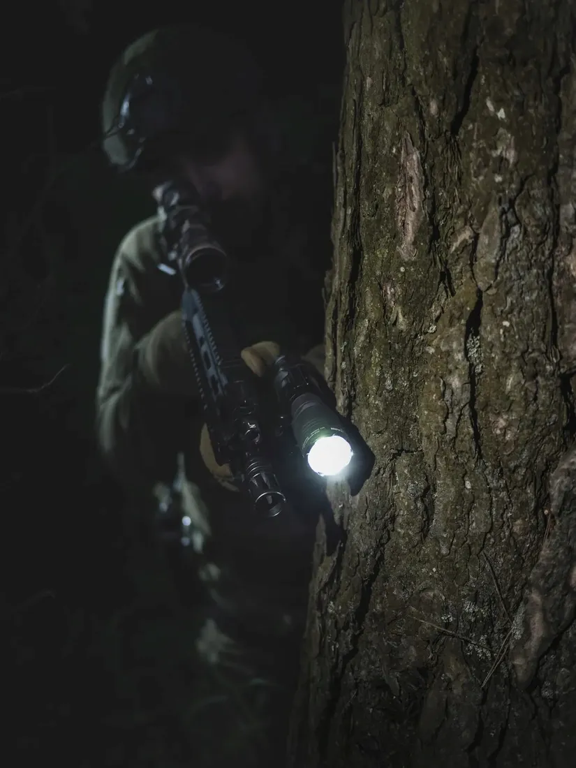 latarka-armytek-dobermann-pro-magnet-usb-cree-warm-stan-nowy