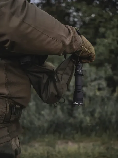 latarka-armytek-dobermann-pro-magnet-usb-cree-warm-maksymalna-sila-swiatla-1400-lm