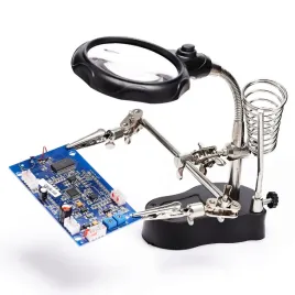 trzecia-reka-z-lupa-i-podswietleniem-led-uchwyt