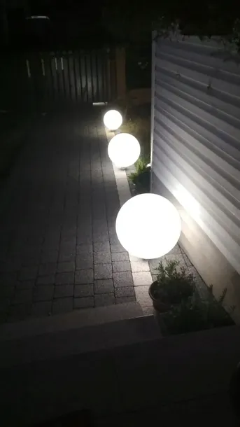 lampa-kula-ogrodowa-led-30-cm-wysokosc-calkowita-30-cm
