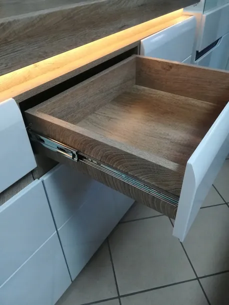 szafa-2d-irma-im9-bialy-polysk-stan-nowy-kolor-mebla-bialy