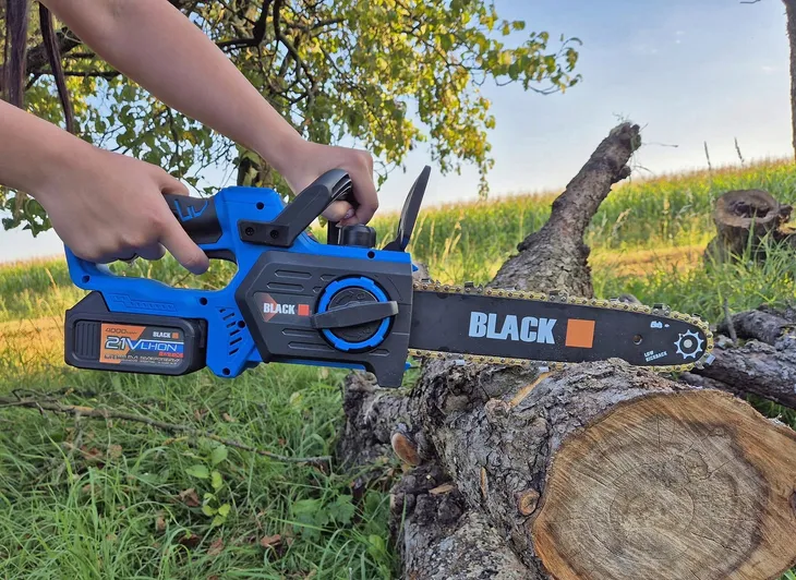 bezszczotkowa-pilarka-lancuchowa-pila-akumulatorowa-do-drzewa-36cm-2x-4ah-marka-black