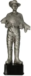 figurka-odlewana-wedkarz-z-ryba-30cm-opis-trofeum-wedkarskie-nagroda