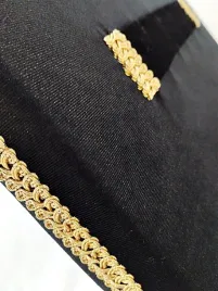 czarna-poduszka-pod-nozyce-do-przeciecia-wstegi-zlote-obszycie-elegancka