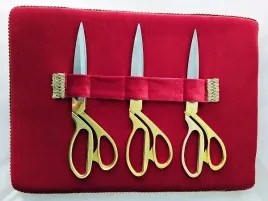 czerwona-poduszka-pod-nozyce-do-przeciecia-wstegi