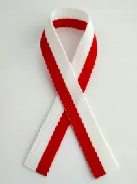 kokardka-wstazka-narodowa-kotylion-polski-10-sztuk-z-agrafka