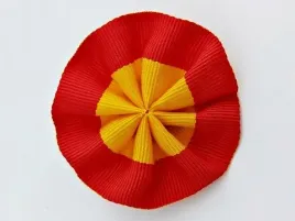 kokarda-zolto-czerwona-jak-narodowa-kotylion-6cm-barwy-warszawy-lodzi