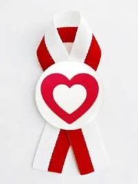 maly-kotylion-bialo-czerwone-serce-polska