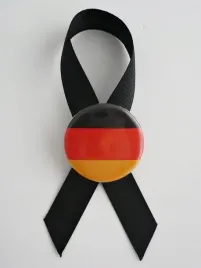 mini-kotylion-niemiecki-kokardka-z-przypinka-flaga-niemiec