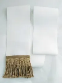 szarfa-biala-na-poczet-ze-zlotymi-fredzlami-biala-wstega