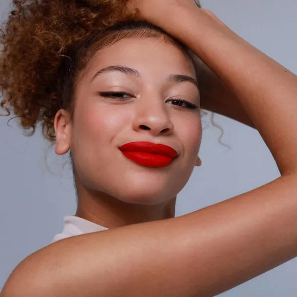 larens-colour-liquid-lipstick-red-marka-larens
