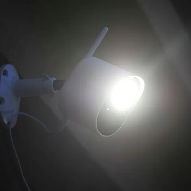 toucan-security-light-camera-with-radar-motion-detection