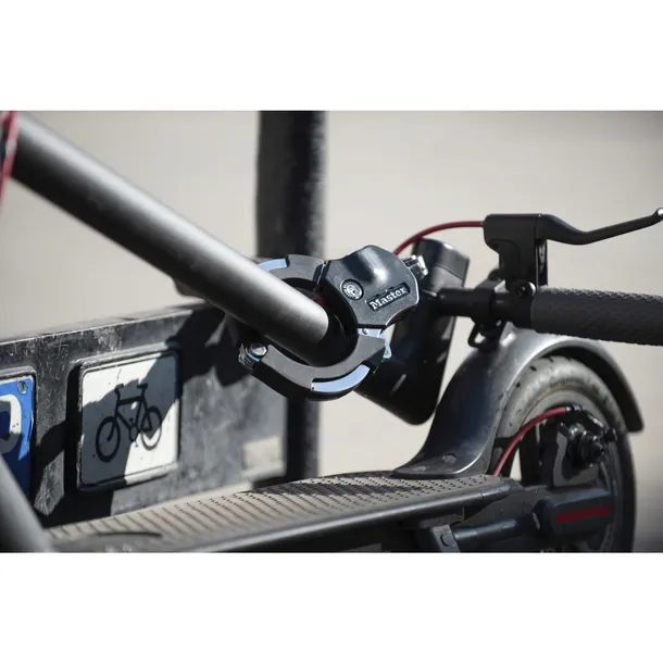 master-lock-street-cuff-with-key-short-8200eurdpro